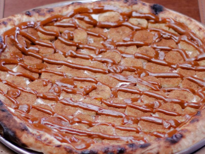 Pizza de Banana com Doce de Leite de Búfala — imagem ilustrativa